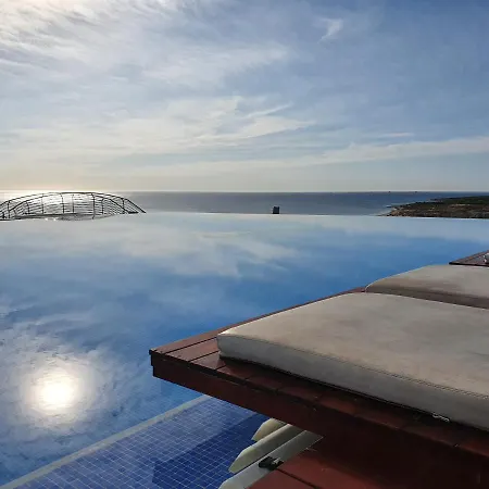 Apartment Luxurious Next To The Sea Arenales del Sol